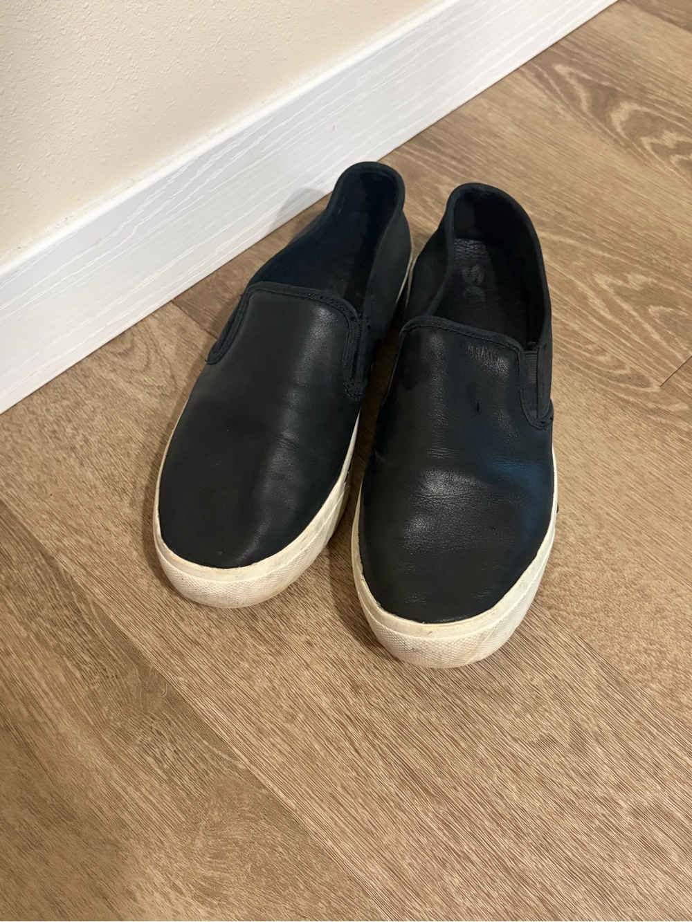Sorel Black Slip-On Leather Flats with White Sole I Size 9